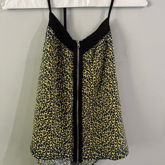 Summer top classic A-line cut with front zipper in Junior’s large size; like new - Picture 4 of 5